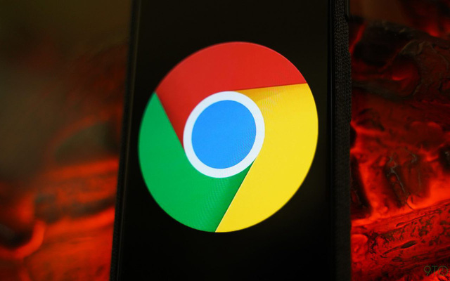 Từ một trình duyệt web, Google Chrome đã trở thành tiêu chuẩn web cũng như mối đe dọa cho các đối thủ